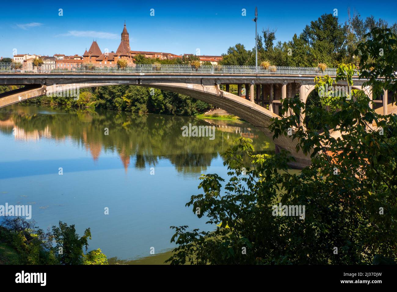 Frankreich, die Stadt Montauban am Fluss Tarn. Stockfoto