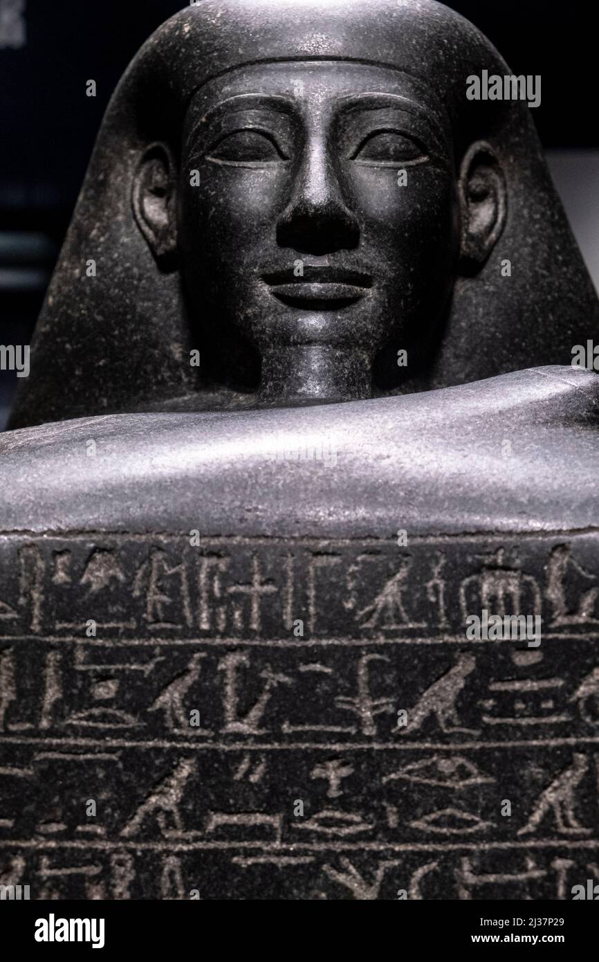 Statue des Regierungsbeamten, Sennefer, Granodiorit, Granit, 26. Dynastie, 1479-1425 v. Chr., Theben, Ägypten, Sammlung des British Museum. Stockfoto