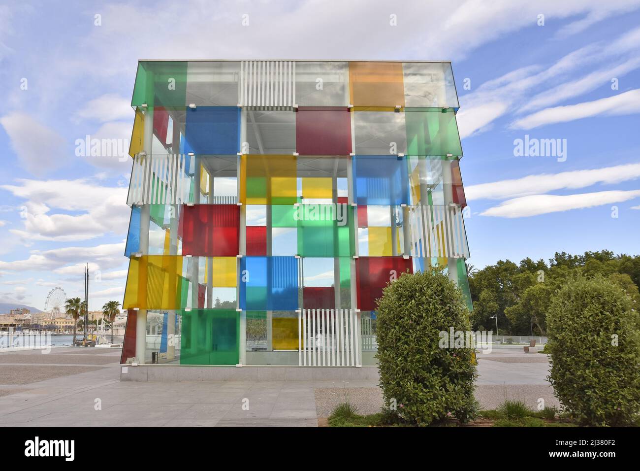 Centre Centre Centre Centre Centre Centre Centre Centre Centre Centre Centre Centre Centre de Moderna Málaga, bunte Glaswürfelstruktur in Málaga Andalusien Spanien. Stockfoto