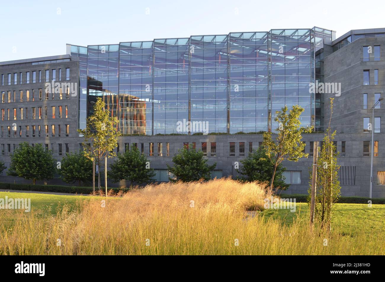 Nile House - modernes Bürogebäude außen und Landschaft, im Karlin-Viertel von Prag Tschechische Republik. Stockfoto