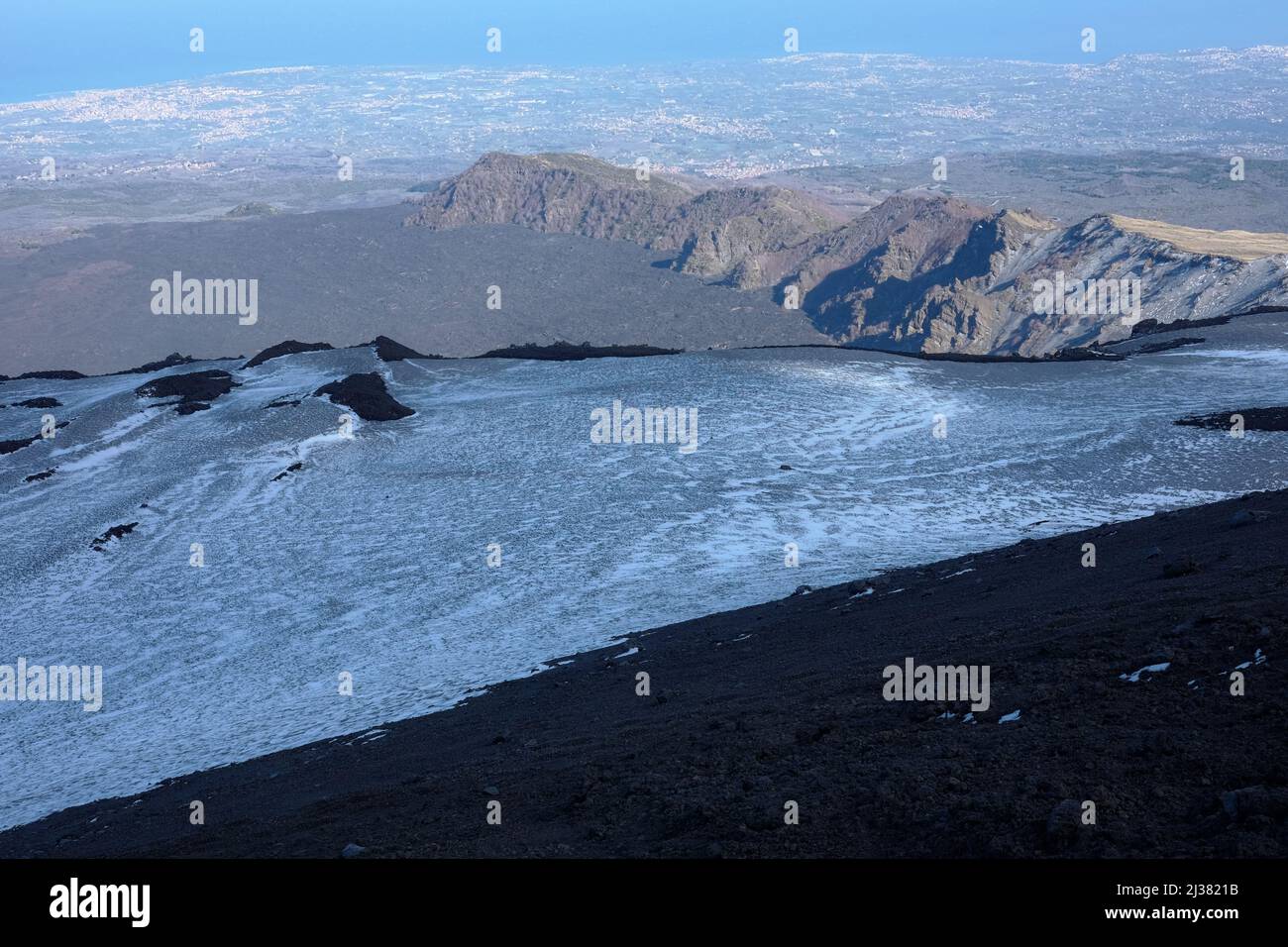 Tal, vulkanischen Grat und ionische Küste aus Höhe von 2600 m. im Ätna Park, Sizilien Stockfoto