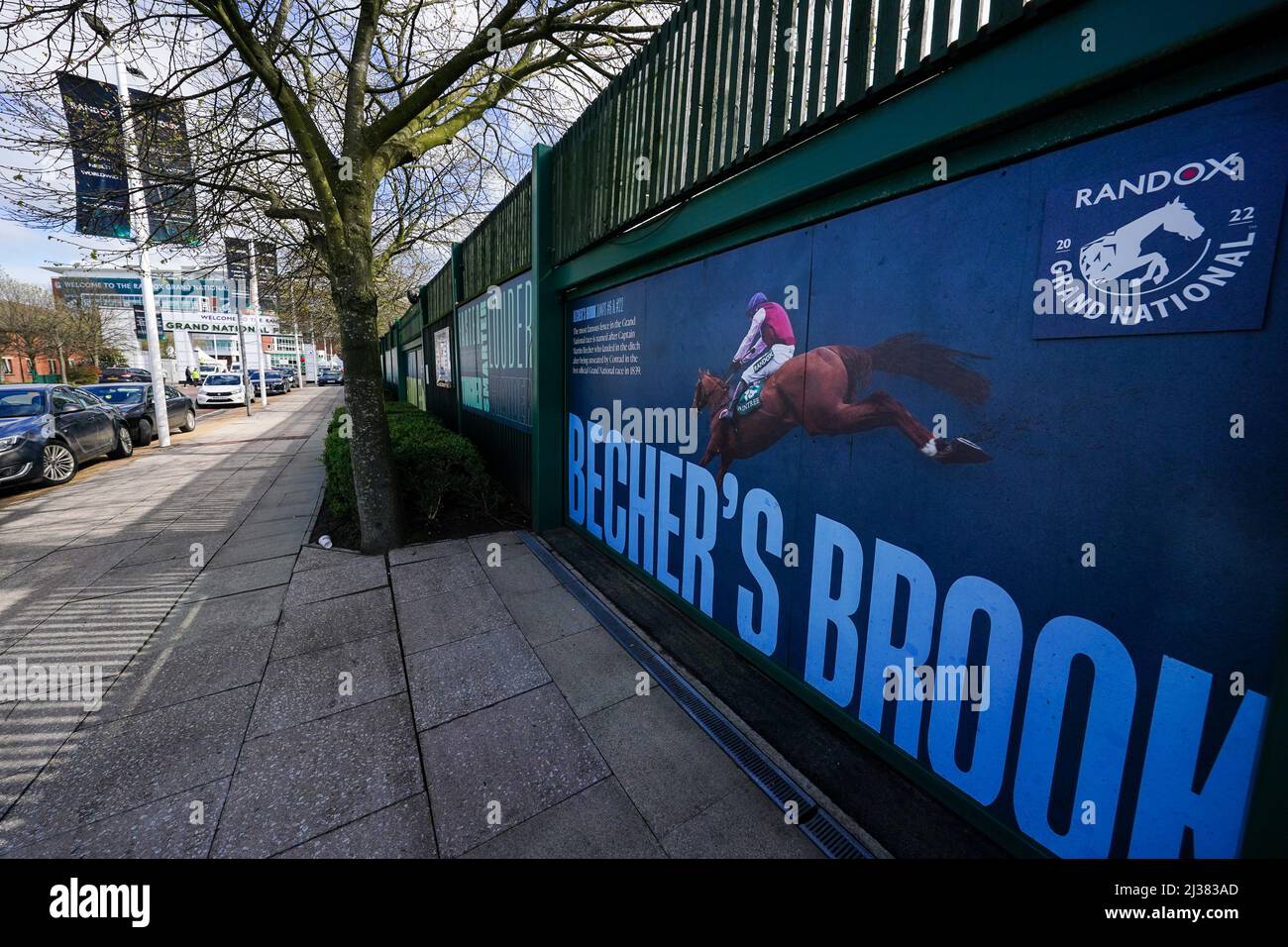 Eine allgemeine Ansicht der Beschilderung auf der Aintree Racecourse, vor dem Randox Grand National Festival 2022. Bilddatum: Mittwoch, 6. April 2022. Stockfoto