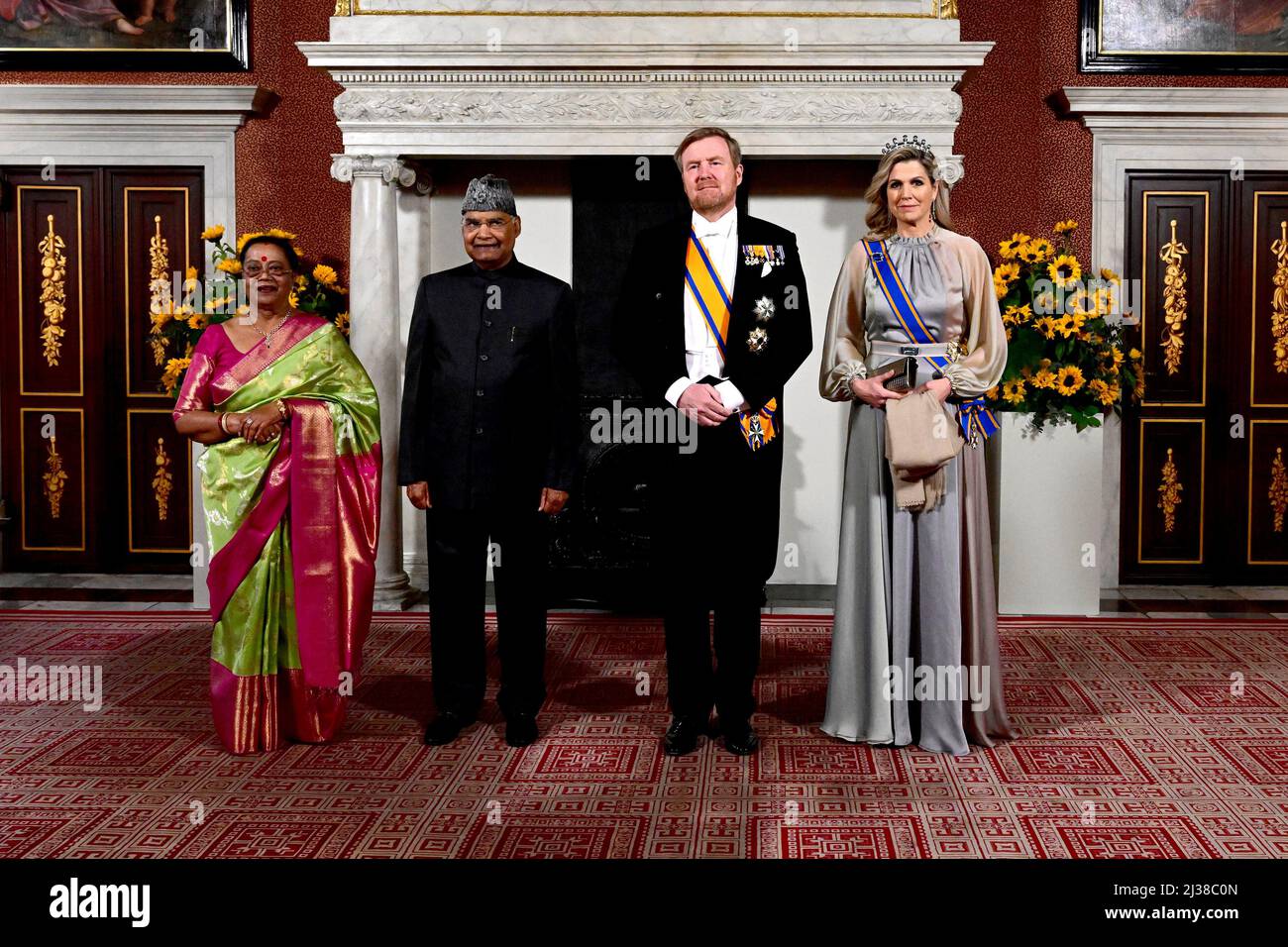 Niederlande. 05-04-2022 Gala Königin Maxima und König Willem-Alexander mit dem Präsidenten der republik Indien, RAM Nath Kovind und seiner Frau Savita Kovind, während des Staatsbanketts im Dam-Palast, Paleis op de Dam, in Amsterdam am 1.. Tag der 2-tägigen Staatsreise in die Niederlande. (Foto von PPE/Sipa USA) Stockfoto