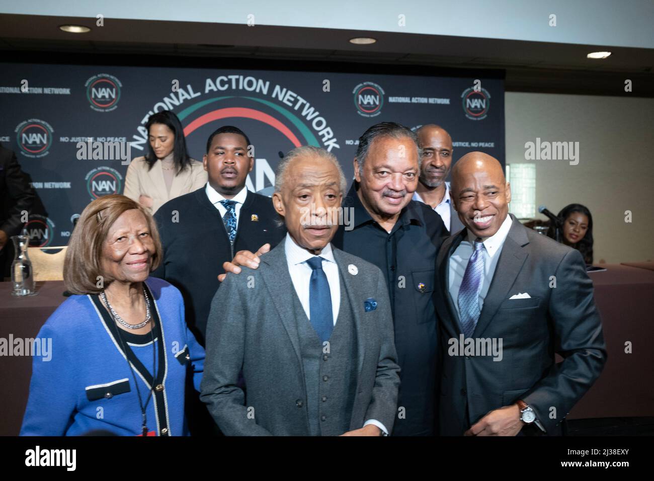 New York, New York, USA. 6. April 2022. HAZEL DUKES Rev. AL SHARPTON, REV JESSE L. JACKSON und New York, Bürgermeister ERIC ADAMS. Während der jährlichen National Action Network Convention in New York. (Bild: © Brian Branch Price/ZUMA Press Wire) Stockfoto