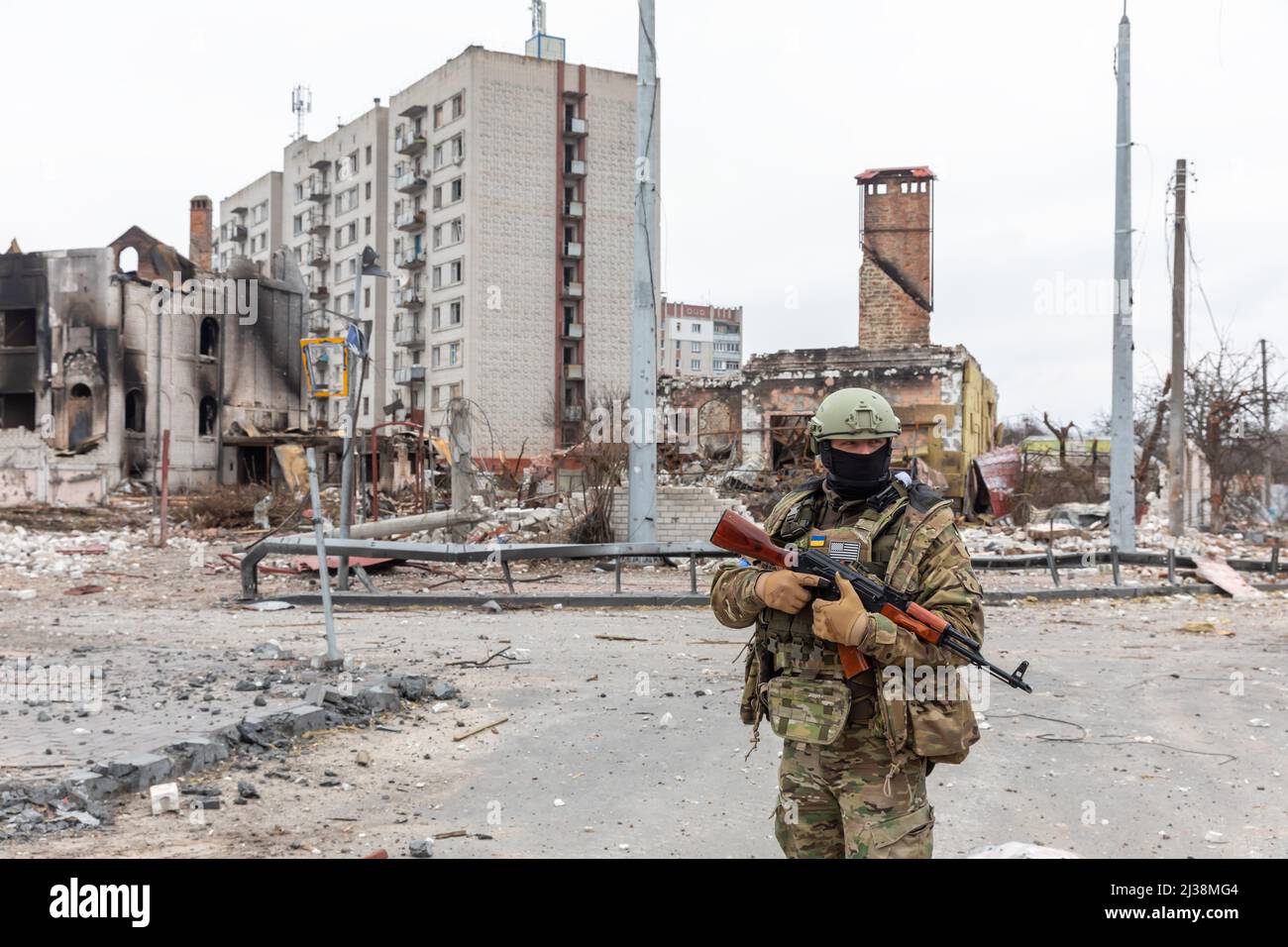 Tschernihiw, Ukraine. 05. April 2022. Ukrainisches Militär sah Patrouillen in der Stadt. Russische Truppen setzen ihre umfassende Invasion in der Ukraine fort. (Foto von Mykhaylo Palinchak/SOPA Images/Sipa USA) Quelle: SIPA USA/Alamy Live News Stockfoto