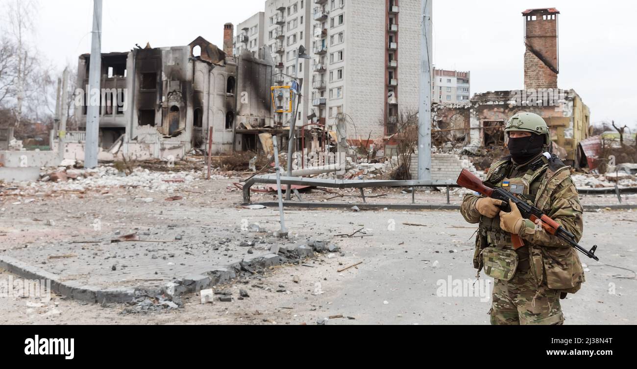 Tschernihiw, Ukraine. 05. April 2022. Ukrainisches Militär sah Patrouillen in der Stadt. Russische Truppen setzen ihre umfassende Invasion in der Ukraine fort. (Foto von Mykhaylo Palinchak/SOPA Images/Sipa USA) Quelle: SIPA USA/Alamy Live News Stockfoto