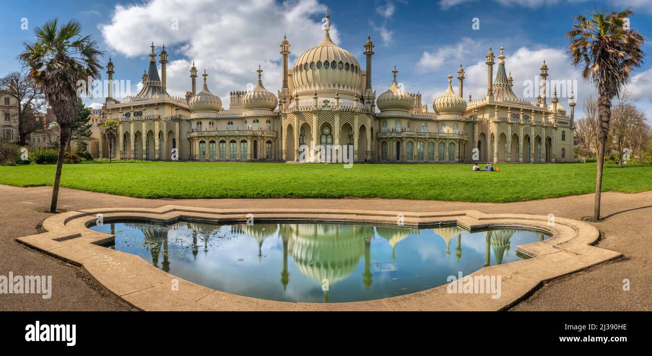 Der Royal Pavilion, auch bekannt als Brighton Pavilions, ist eine ehemalige königliche Residenz der Klasse I, die sich an der Grand Parade in Brighton befindet. Der pa Stockfoto