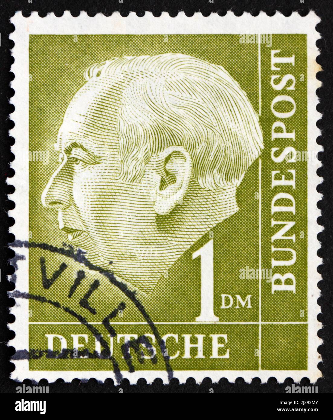 DEUTSCHLAND - UM 1954: Eine in Deutschland gedruckte Briefmarke zeigt Theodor Heuss, 1. Präsident der Bundesrepublik Deutschland, 1949-1959, um 1954 Stockfoto