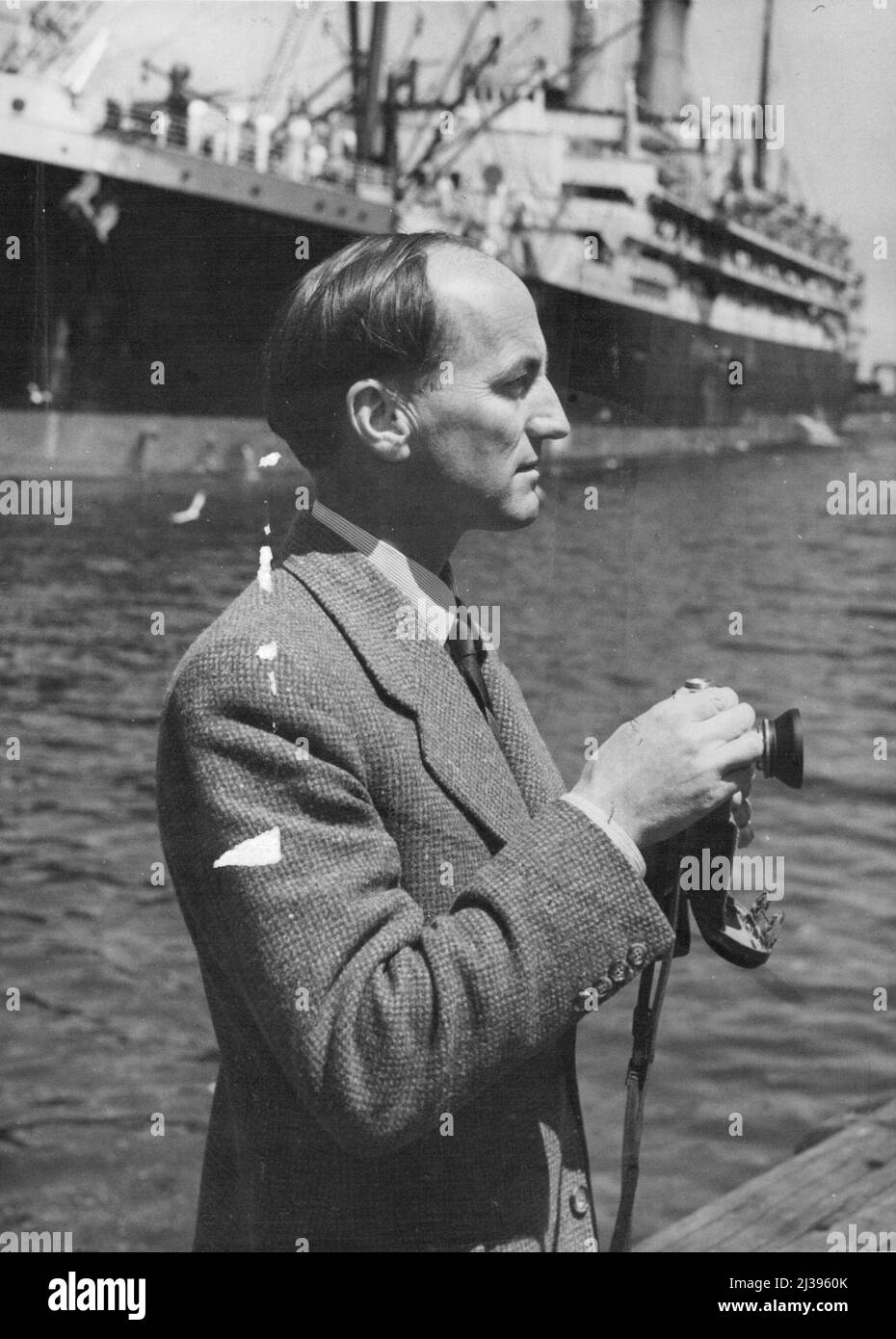 Herr P.G. Law, Senior Scientific Officer der Wyatt Earp Expedition, wird nach Adelaide fliegen, um dort an Bord des Wyatt Earp zu gehen. 1. Januar 1947. Stockfoto