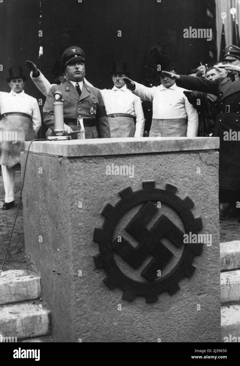 Grundsteinlegung für D.A.F - Haus Gelanoe die Technische Messe in Leipzig am 28,2 war duro Reichsorganisationsleiter entweder Dr. Ley in Hammersc . 28. Februar 1937. (Foto von Atlantic Photo). Stockfoto