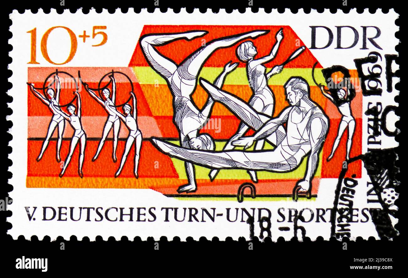 MOSKAU, RUSSLAND - 26. MÄRZ 2022: In Deutschland gedruckte Briefmarke zeigt Gymnastikübungen, 5. Deutsches Gymnastik- und Sportfest, Leipzig Serie, Stockfoto