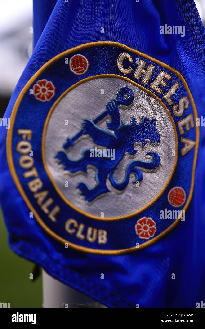 London, Großbritannien. 06. April 2022. Chelsea FC Eckflagge. UEFA Champions League, Viertelfinale 1., Chelsea gegen Real Madrid an der Stamford Bridge in London am Mittwoch, 6.. April 2022. Dieses Bild darf nur für redaktionelle Zwecke verwendet werden. Nur zur redaktionellen Verwendung, Lizenz für kommerzielle Nutzung erforderlich. Keine Verwendung bei Wetten, Spielen oder Veröffentlichungen in einem Club/einer Liga/einem Spieler. PIC von Steffan Bowen/Andrew Orchard Sports Photography/Alamy Live News Credit: Andrew Orchard Sports Photography/Alamy Live News Stockfoto