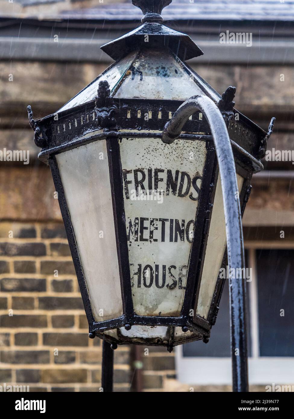 Quaker Friends Meeting House Laterne vor dem Quaker Friends Meeting House in der Upper Goat Lane Norwich UK. Stockfoto