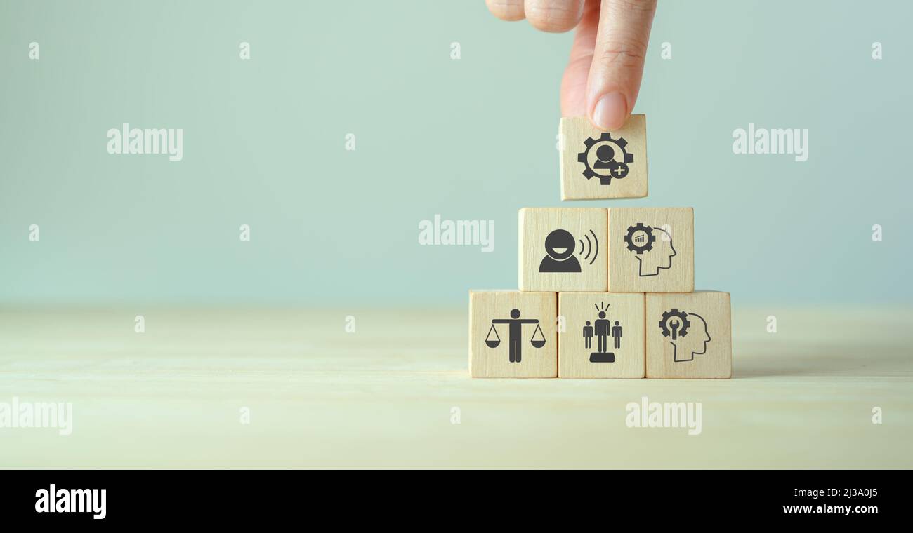 Reskill Geschäftsmann Konzept, Trends in der Wirtschaft 2022 welche Fähigkeiten angehende proffessionals einschließlich Kommunikation, analytische, Ethik und Awarness, M Stockfoto