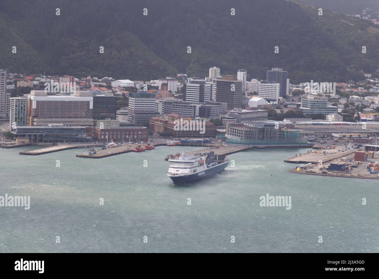 Neuseeland, Wellington - Januar 11 2020: Luftaufnahme der Inselfähre Bluebridge am 11 2020. Januar in Wellington, Neuseeland. Stockfoto
