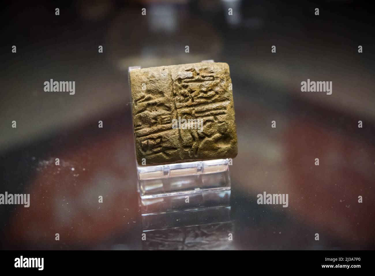 Basra, Irak - 31. märz 2022: Foto von antiken Objekten im historischen Museum des Irak Stockfoto