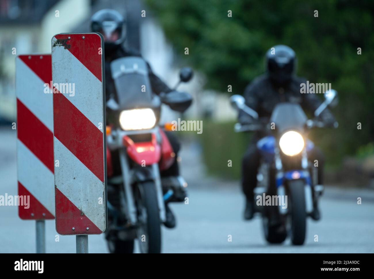 Mans motorrad -Fotos und -Bildmaterial in hoher Auflösung – Alamy