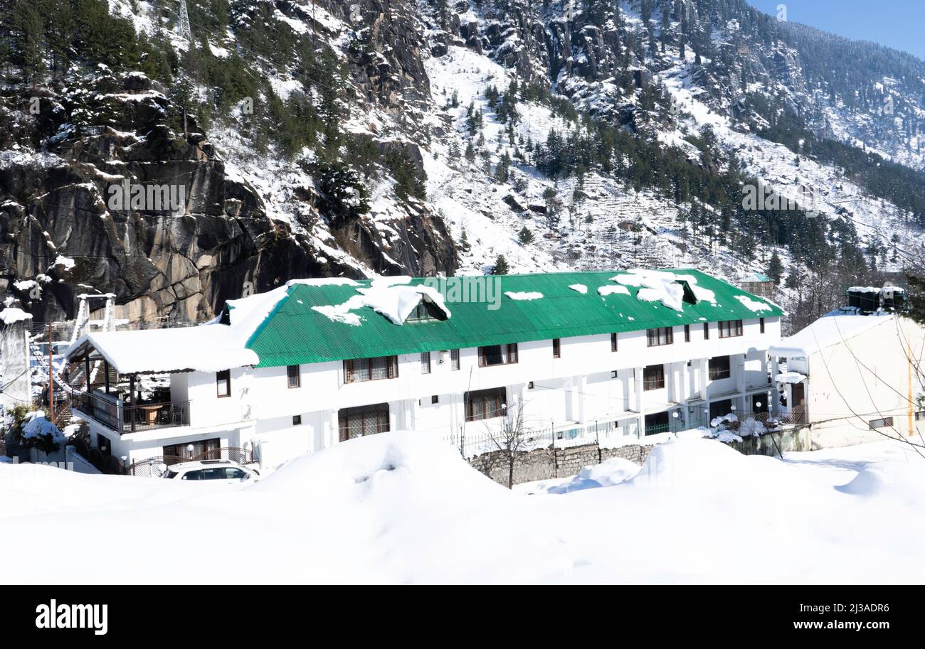 Nehru Kund ist eine natürliche Quelle mit kaltem Wasser, die aus dem Bhrigu Lake Water besteht, das in Manali sehr berühmt ist. 18-02-2022 himachal, indien Stockfoto