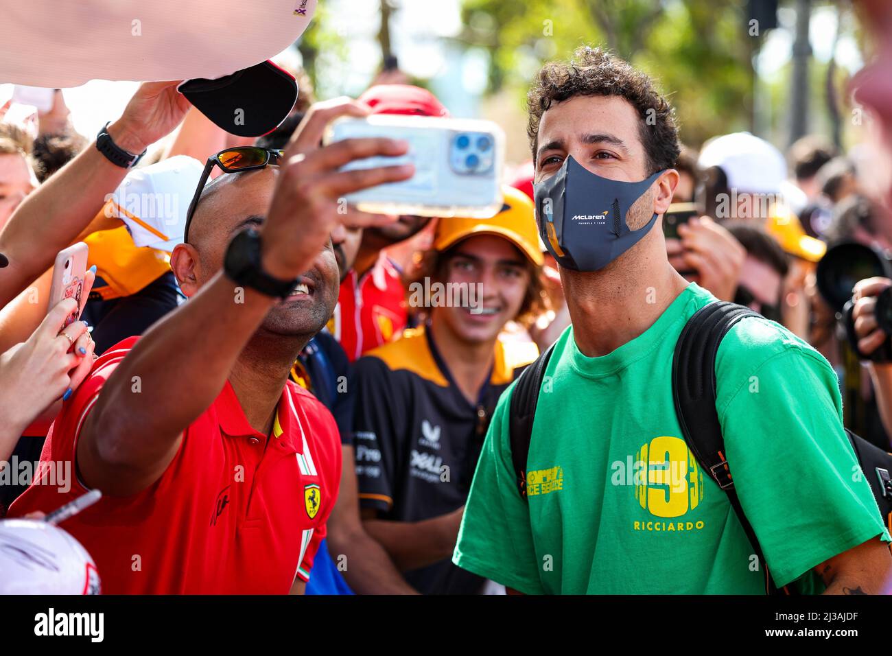 RICCIARDO Daniel (aus), McLaren F1 Team MCL36, Autogramme unterschreiben und mit Fans fotografieren während des Formel 1 Heineken Australian Grand Prix 2022, 3. Runde der FIA Formel 1 Weltmeisterschaft 2022, auf dem Albert Park Circuit, vom 8. Bis 10. April 2022 in Melbourne, Australien - Foto: Florent Gooden/DPPI/LiveMedia Stockfoto