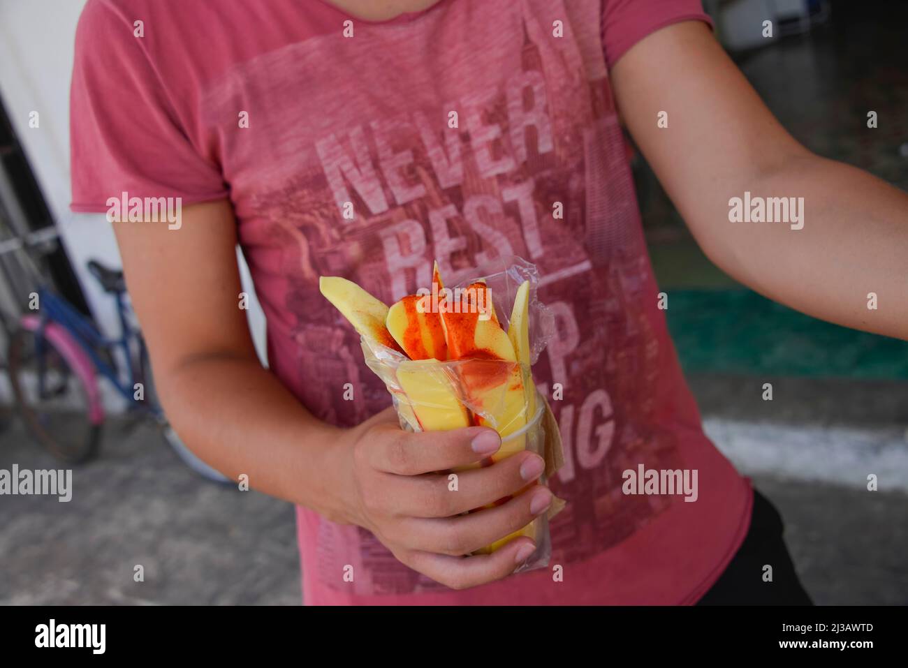 Mango mit Chilisauce, Mexiko Stockfoto