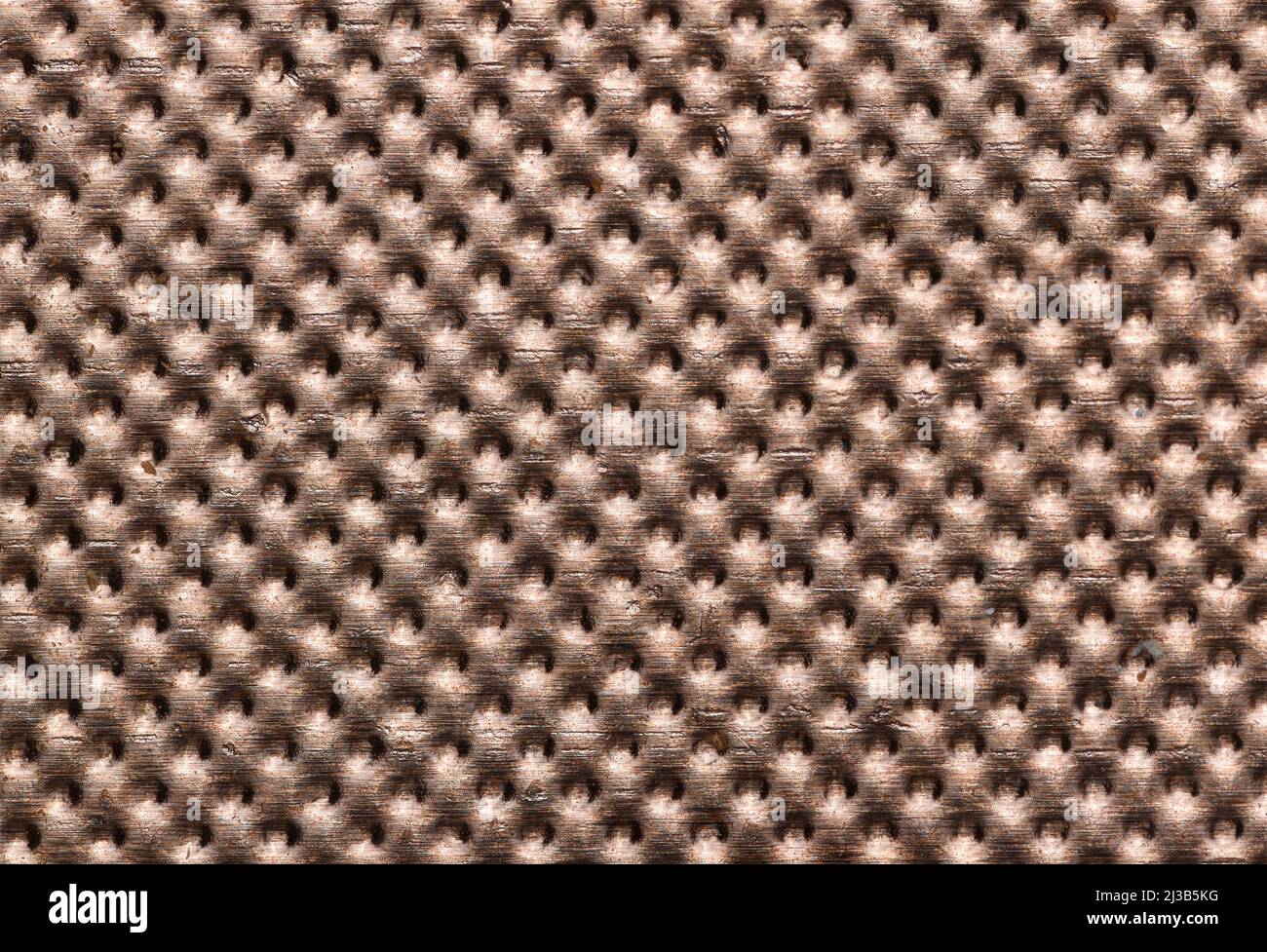 Strukturierter, gebürsteter Metallic-Hintergrund in Kupferfarbe. Stockfoto