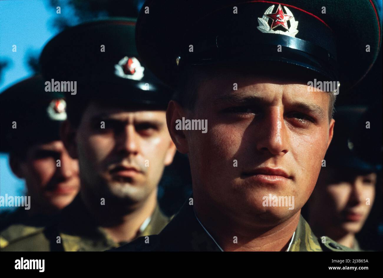 1990 KGB-Grenzposten bei Parade in Gursfuv, Krim, UdSSR, 1990. August Stockfoto