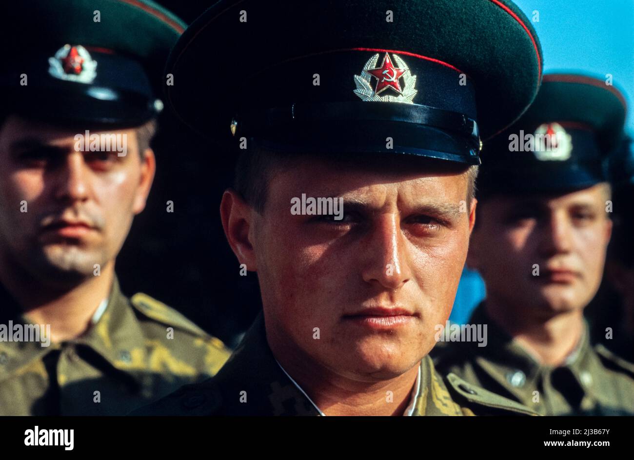 1990 KGB-Grenzposten bei Parade in Gursfuv, Krim, UdSSR, 1990. August Stockfoto
