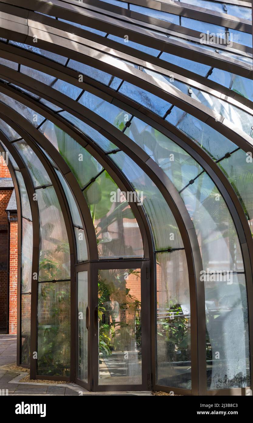 Bombay Sapphire Gin Distillery in Laverstoke Mill, Laverstoke, Hampshire, Großbritannien im März Stockfoto