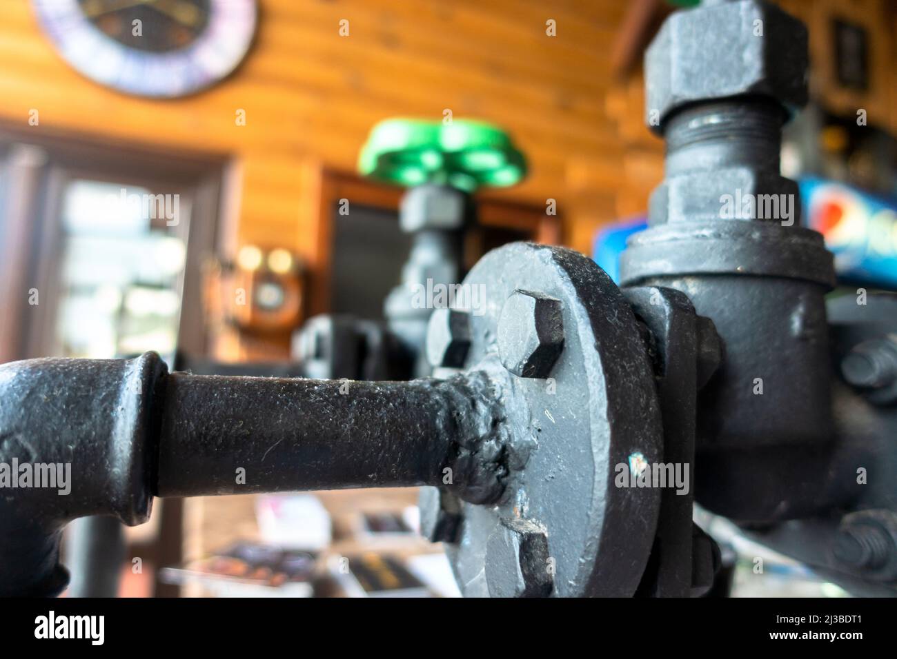 Massiver Wasserhahn mit Ventil. Stockfoto