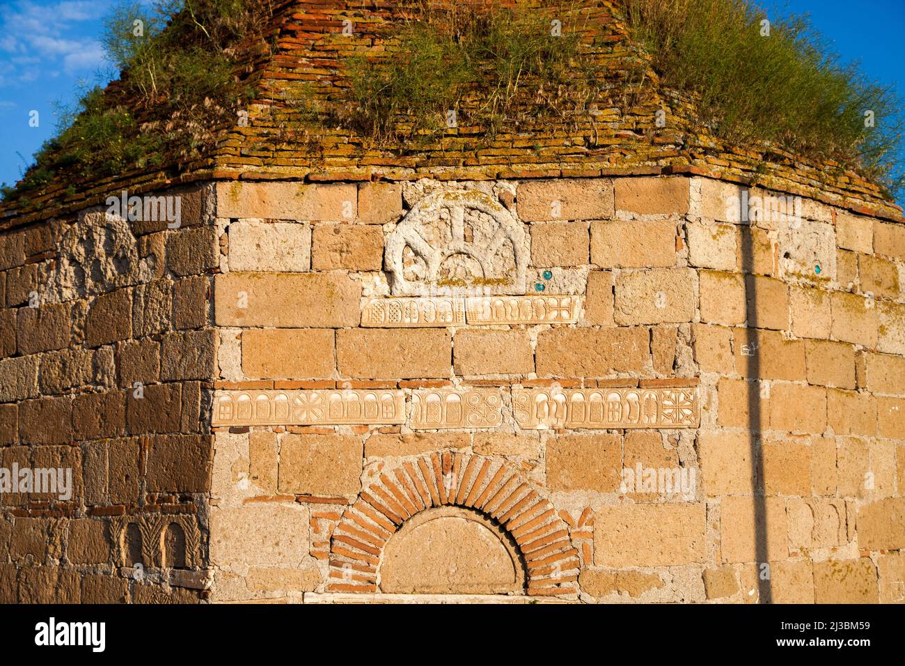 Ansicht des antiken Himet Baba-Grabmals, Seldschuk-Zeit, Provinz Eskişehir Stockfoto
