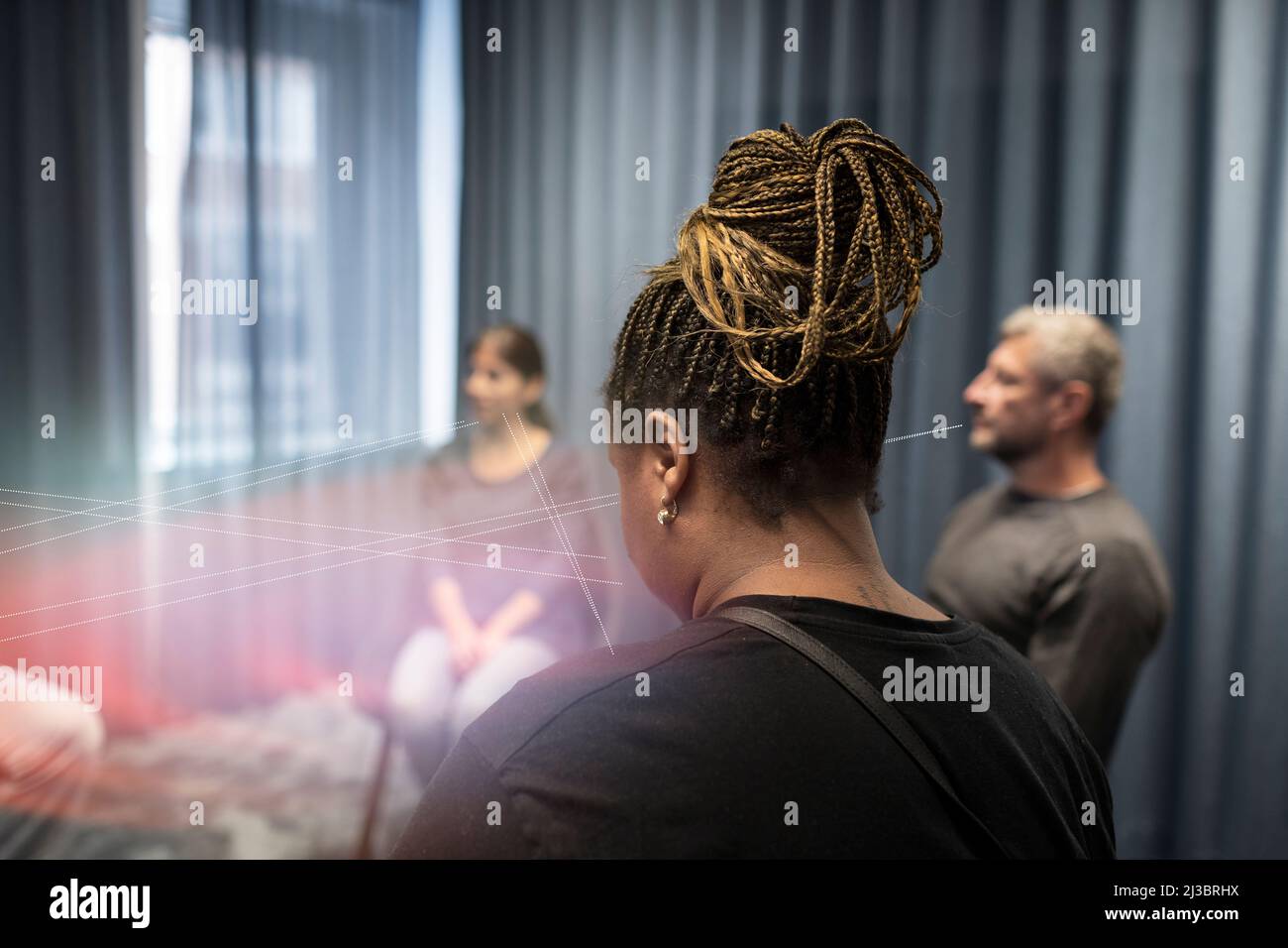 Personen in der Unterstützungsgruppe treffen Stockfoto