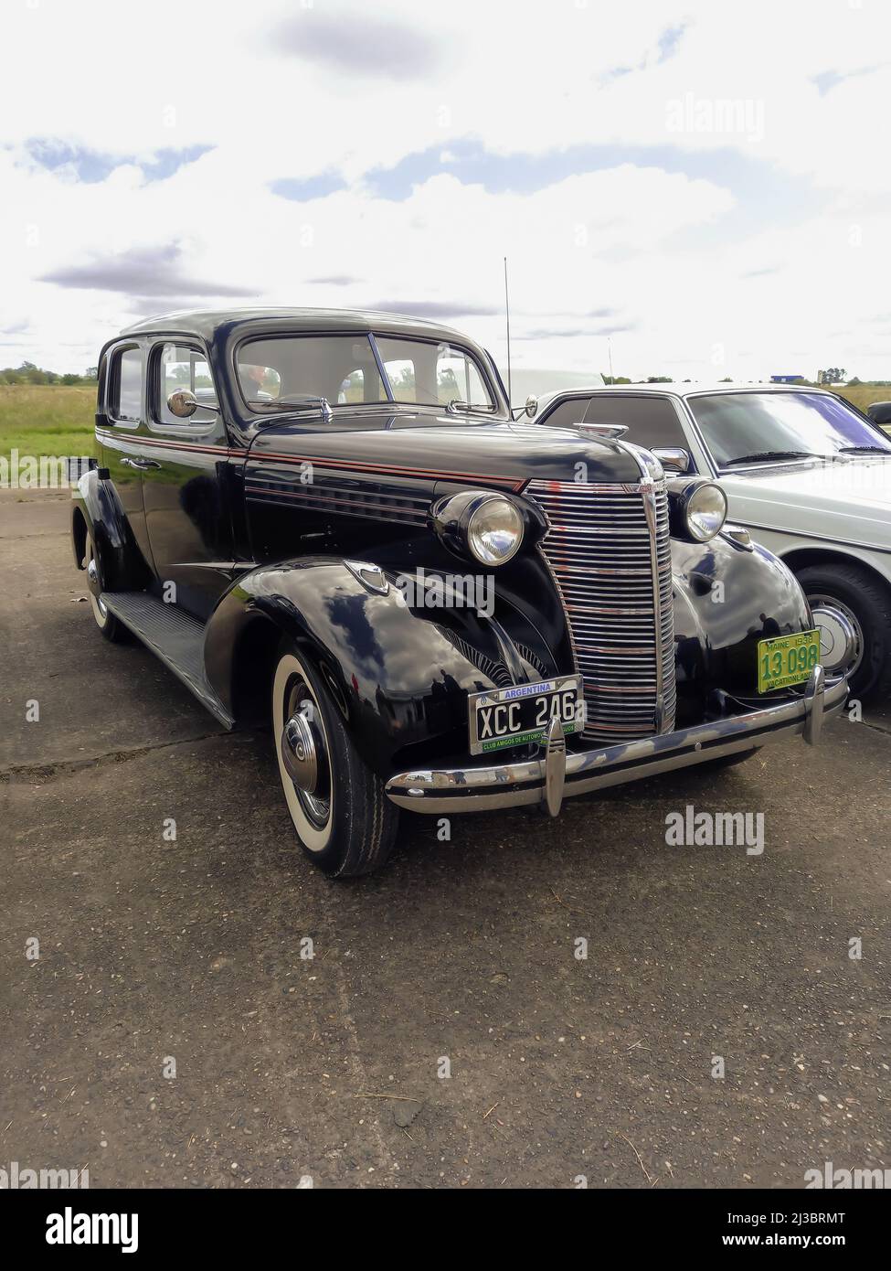 Moron, Argentina - Mar 26, 2022 - alter schwarzer Chevrolet Chevy Master 1938 Limousine von GM. CADEAA 2022 auf der MNA Classic Car Show. Stockfoto