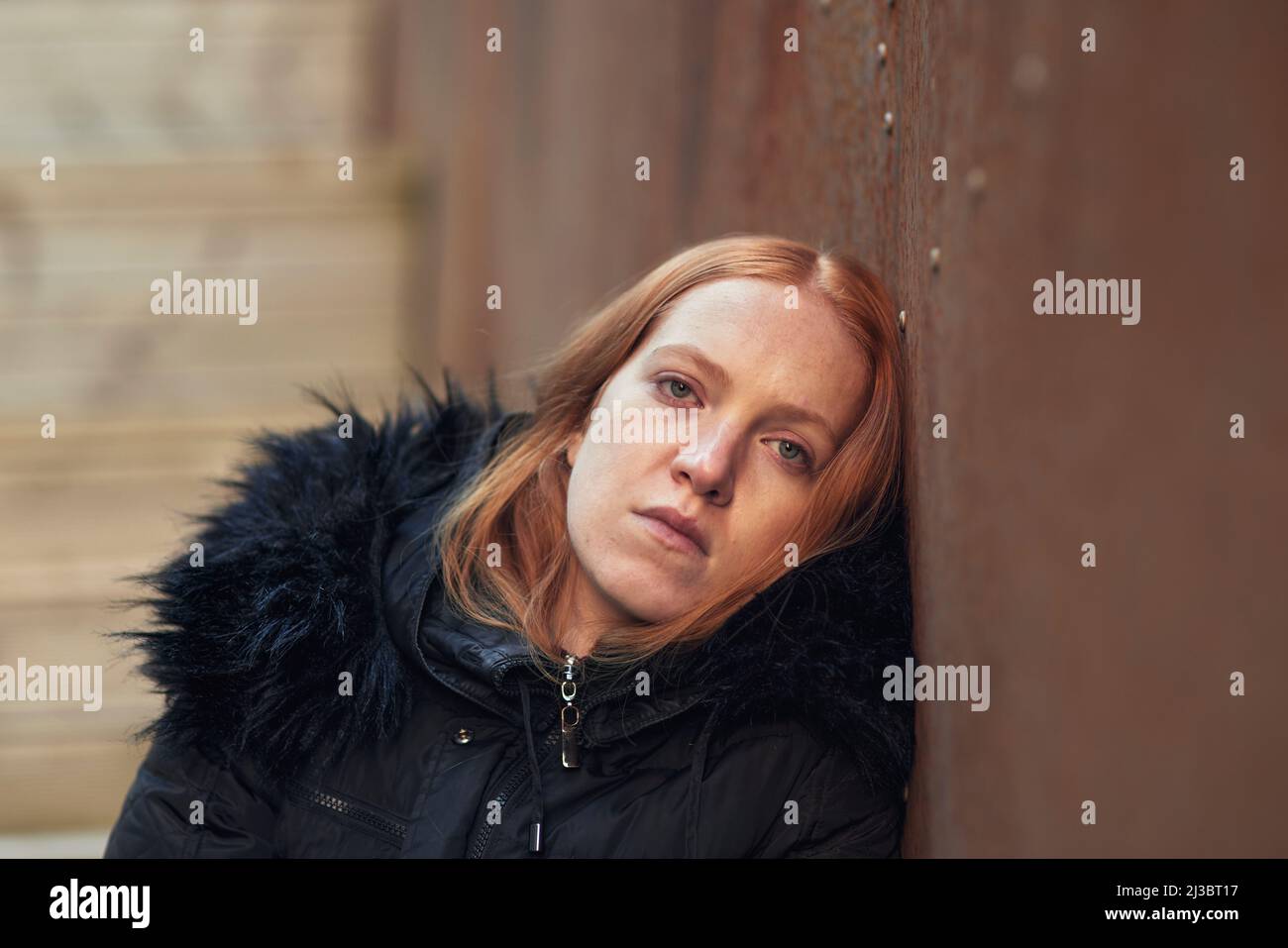 Porträt der jungen Frau mit gefärbten Haaren Stockfoto