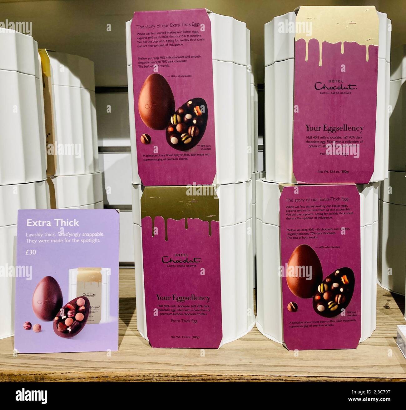 Luxuriöse Schokolade Ostereier von Hotel Chocolat ein britischer Chocolatier. Stockfoto