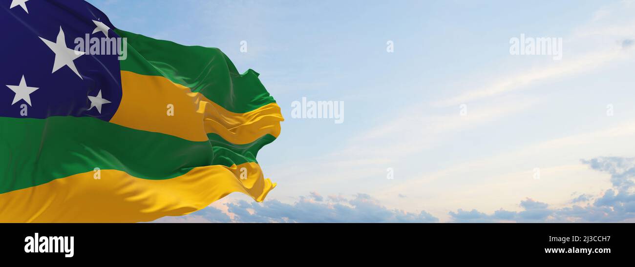 Flagge von Sergipe , Brasilien bei bewölktem Himmel Hintergrund bei Sonnenuntergang, Panoramablick. Brasilianisches Reise- und Patriot-Konzept. Platz zum Kopieren für breites Banner. 3D Abb. Stockfoto