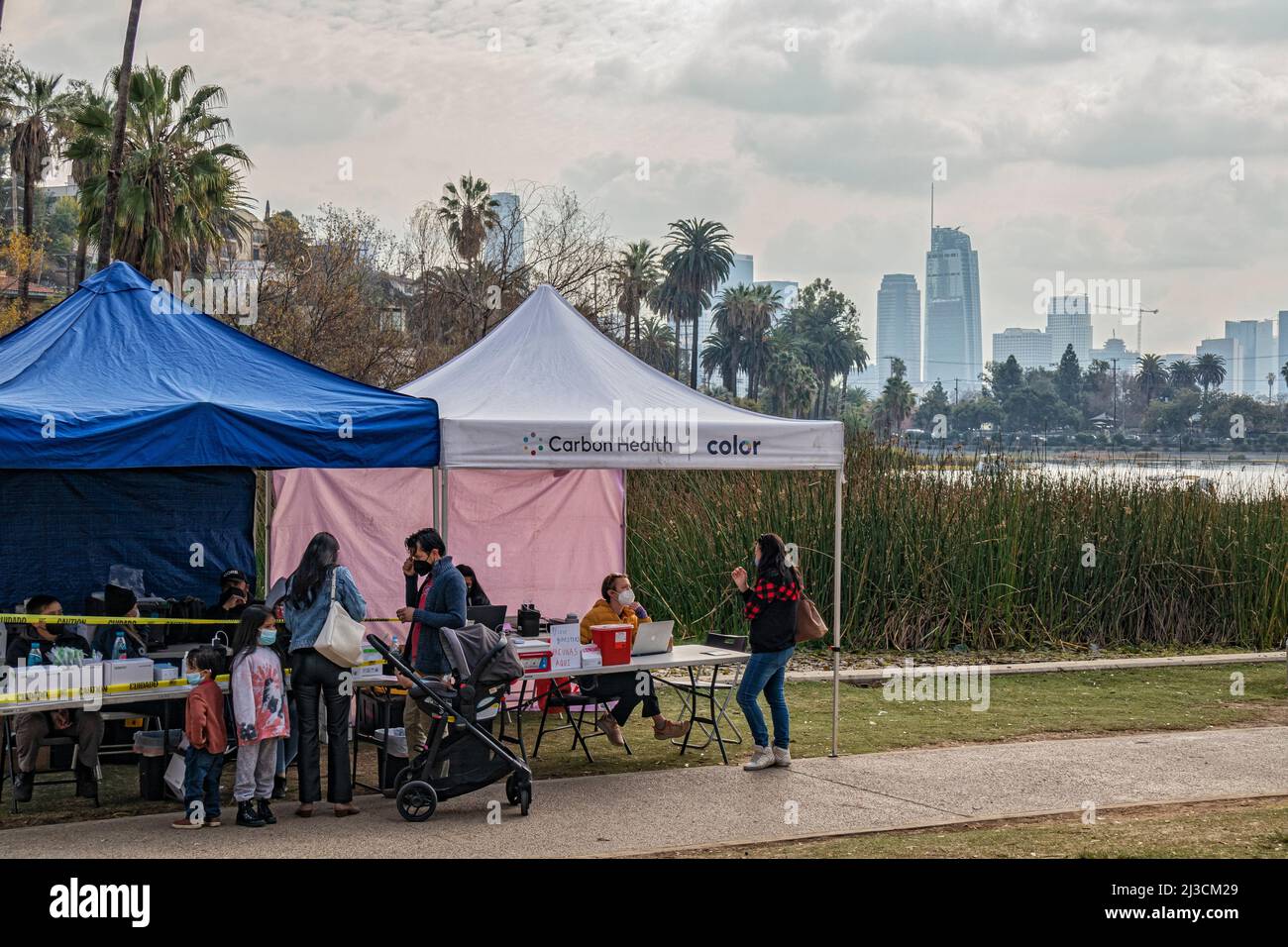 Pfizer Booster Vaccine Zelt, Echo Park in der Nähe der Innenstadt von Los Angeles, Kalifornien, USA Stockfoto