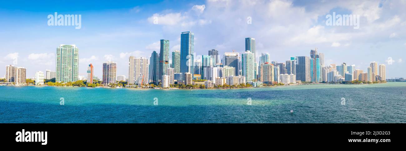 Skyline von Miami strahlender sonniger Panoramablick, Florida, Vereinigte Staaten von Amerika Stockfoto