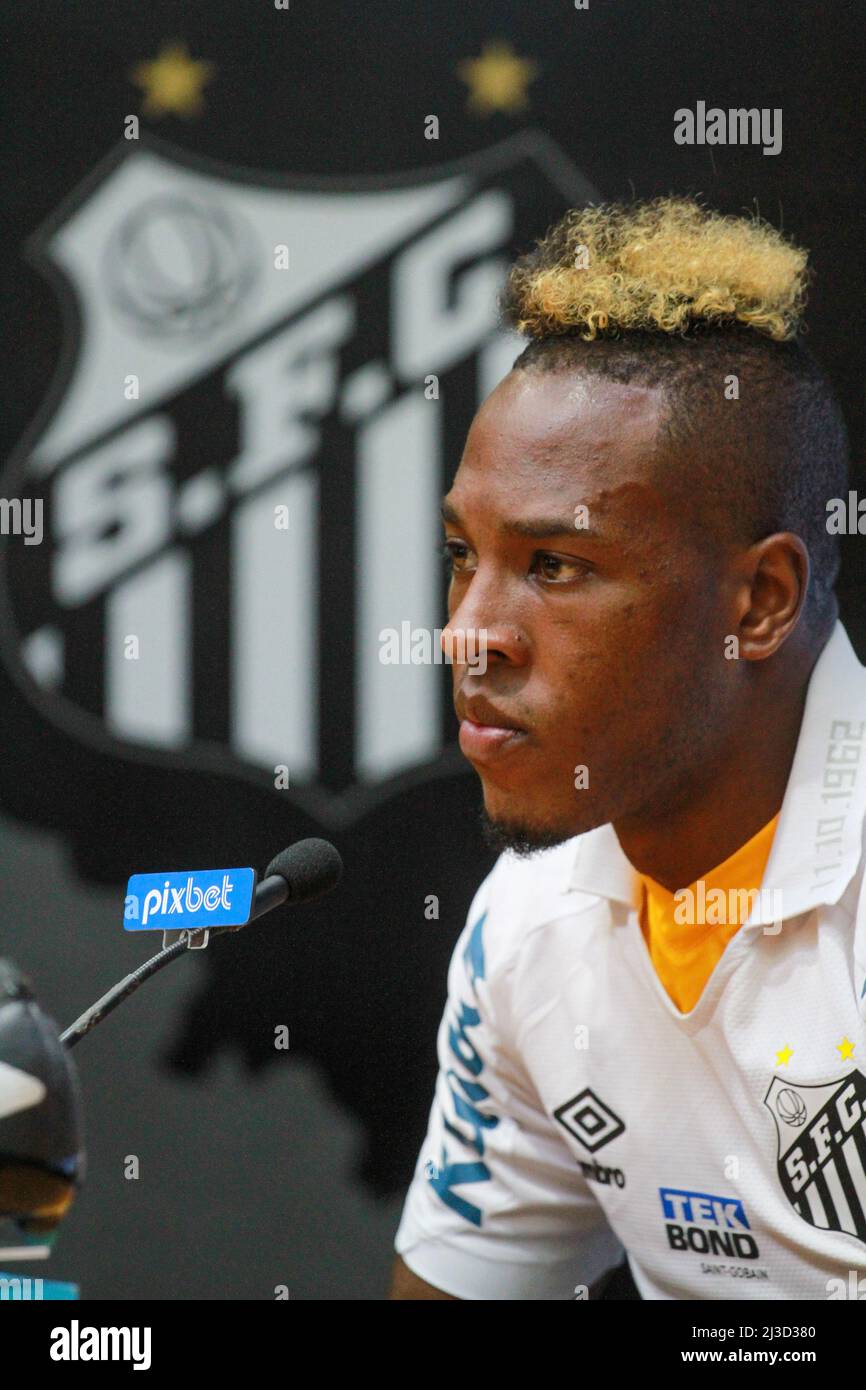 Santos, Brasilien. 07. April 2022. SP - Santos - 04/07/2022 - SANTOS FC, JHOJAN JULIO PRÄSENTATION - Jhojan Julio während seiner offiziellen Präsentation als Santos Spieler auf einer Pressekonferenz in Vila Belmiro. Foto: Fernanda Luz/AGIF/Sipa USA Quelle: SIPA USA/Alamy Live News Stockfoto