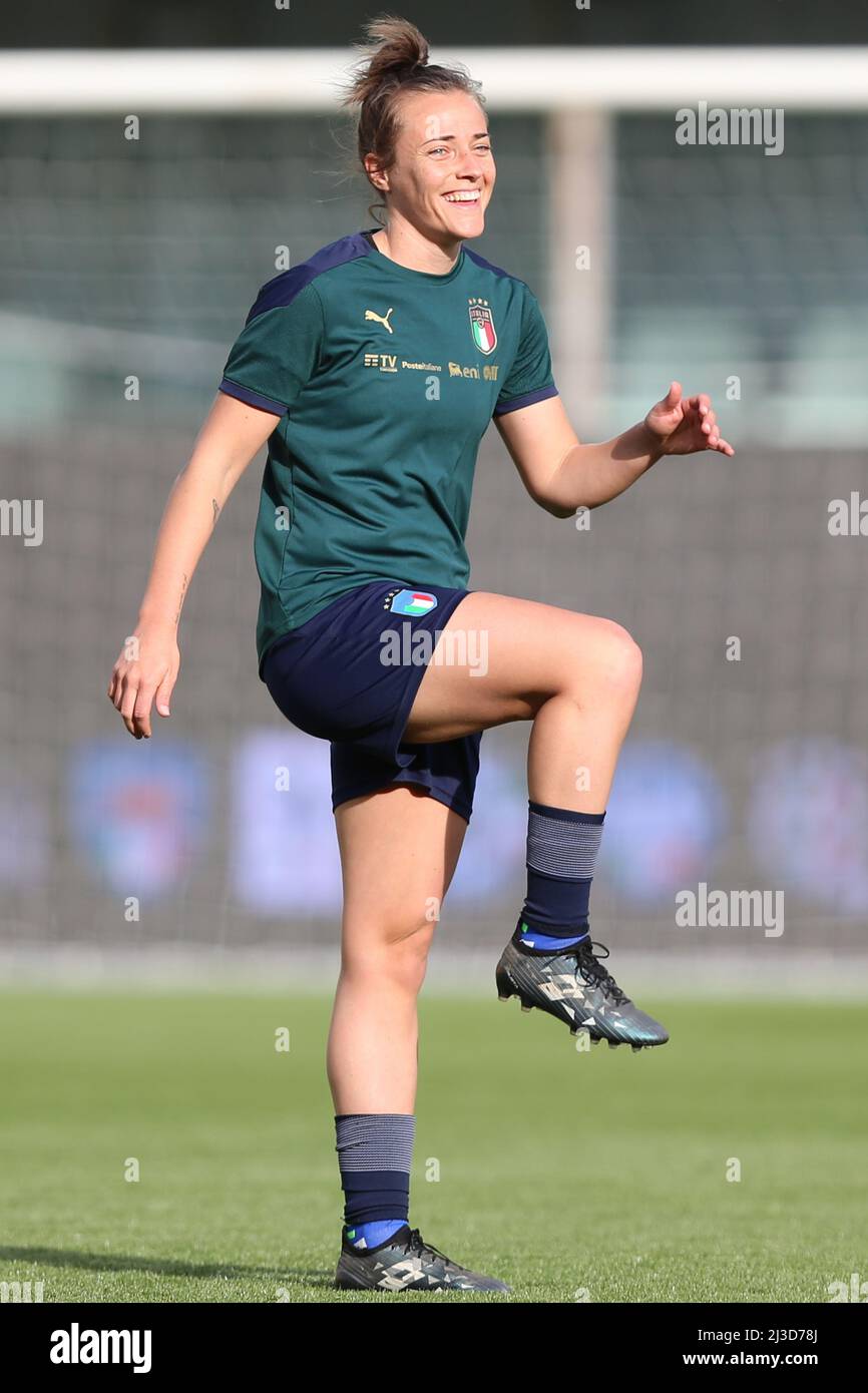 7. April 2022, Parma, Italien: Aurora Galli aus ITALIEN lächelt während einer Trainingseinheit bei Ennio Tardini am 7. April 2022 in Parma, Italien. (Bild: © Luca Amedeo Bizzarri/LPS via ZUMA Press Wire) Stockfoto