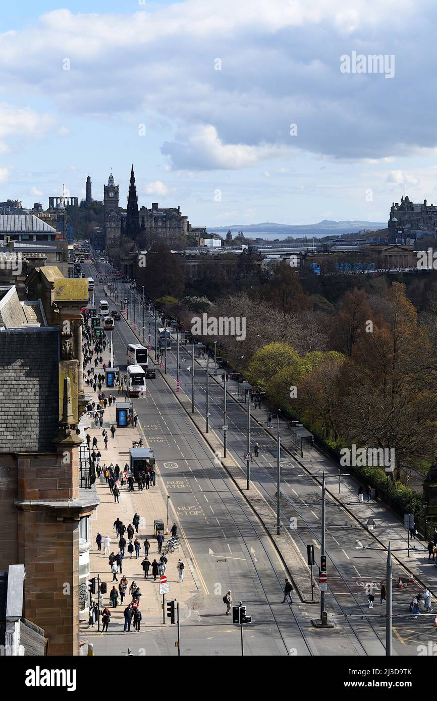 Blick auf die Edinburgh Princes Street von oben Stockfoto