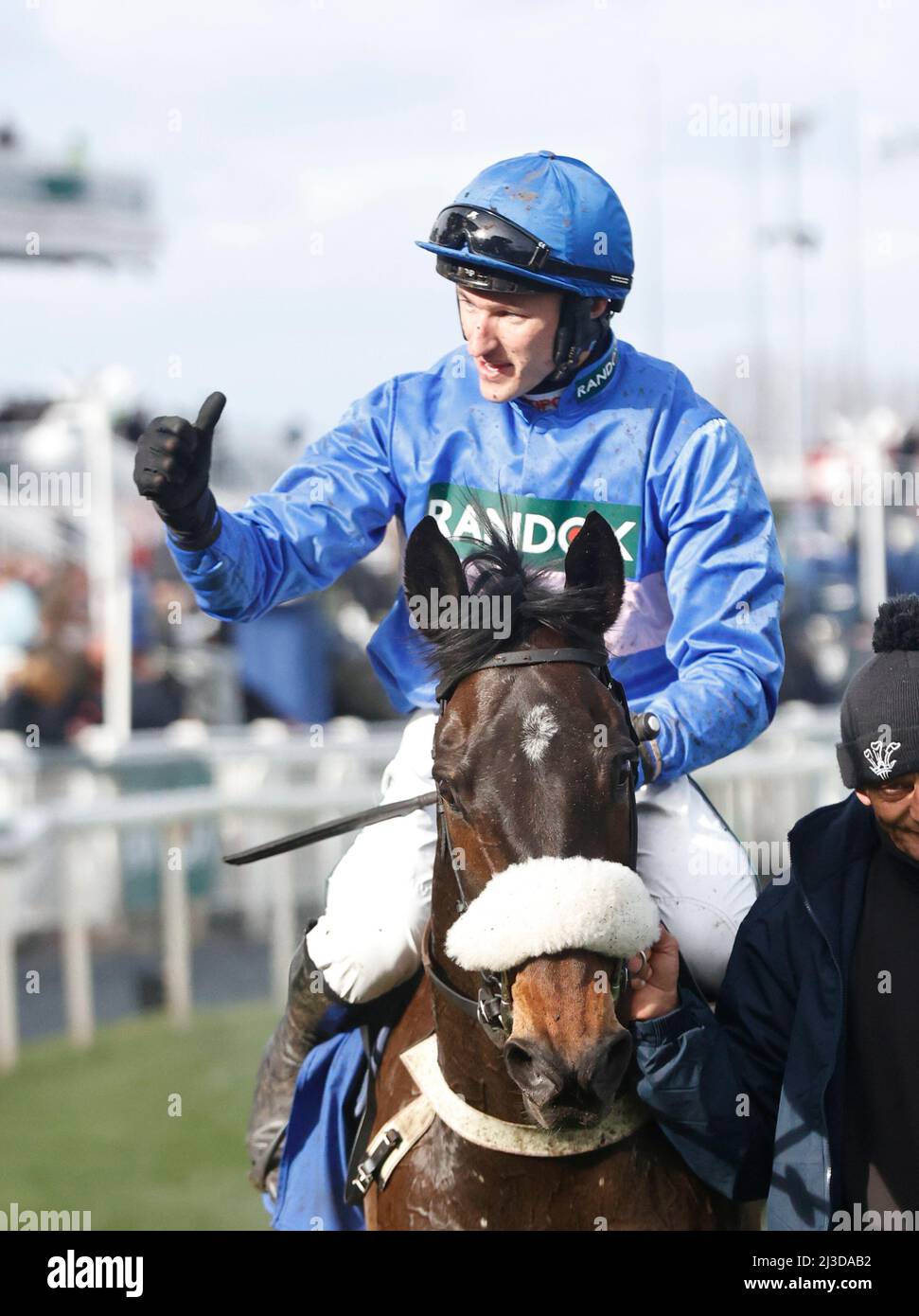 Aintree Racecourse. 7. April 2022. Aintree, Merseyside, England: Grand National Festival, Tag 1: Adam Wedge on the Last Day (IRE) nach dem Gewinn des Close Brothers Red Rum Handicap Steeple Chase heute Nachmittag. Kredit: Aktion Plus Sport/Alamy Live Nachrichten Stockfoto