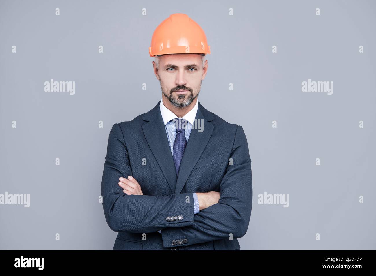 Gestalten Sie Ihre Zukunft. Bauingenieur trägt einen Hut in formalwear. Bauindustrie Stockfoto