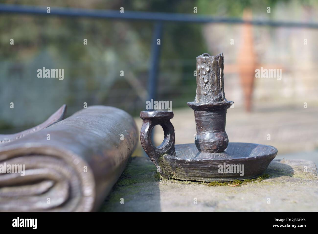 Gusseiserne Artefakte in Worsley Delph in Salford, Teil des industriellen Erbes, das am Beginn des Bridgewater Canal in Worsley ausgestellt wird Stockfoto