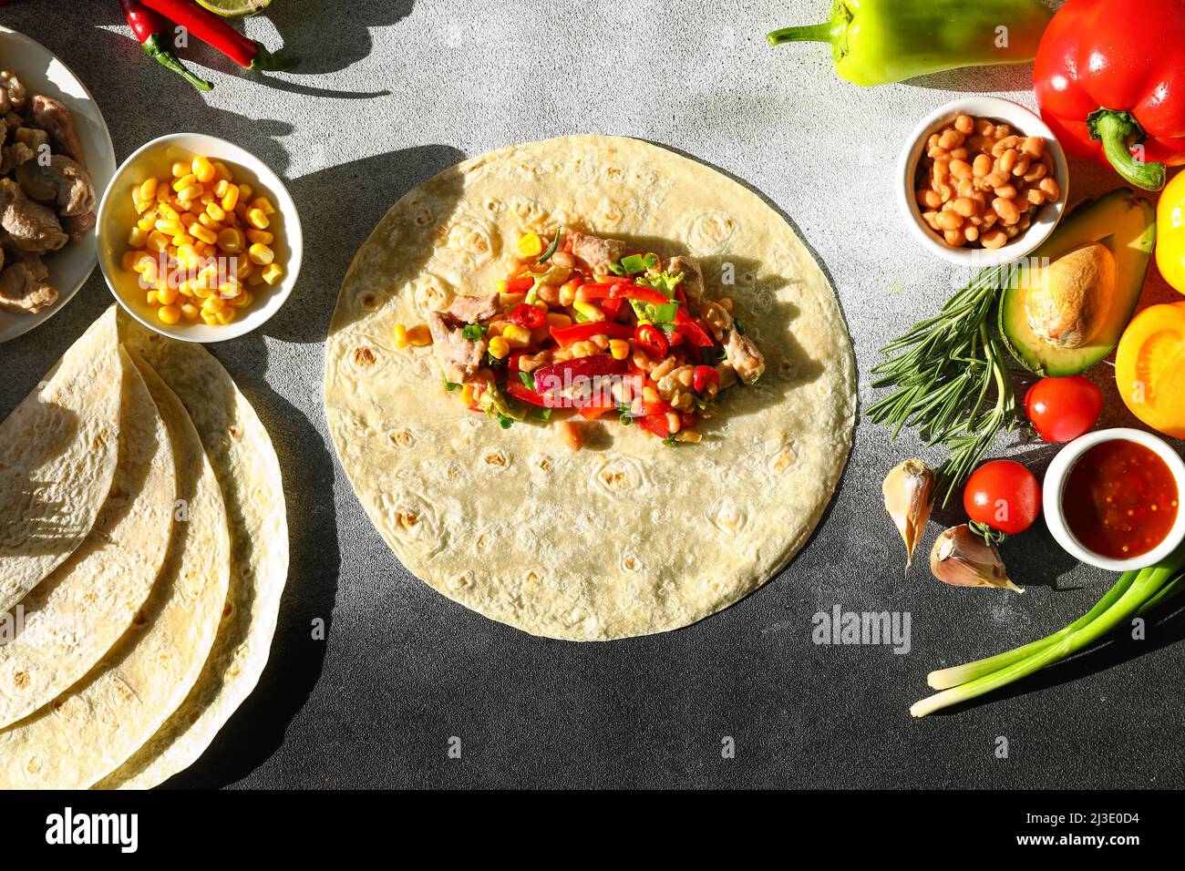 Mexiko bohnen tortillas person -Fotos und -Bildmaterial in hoher