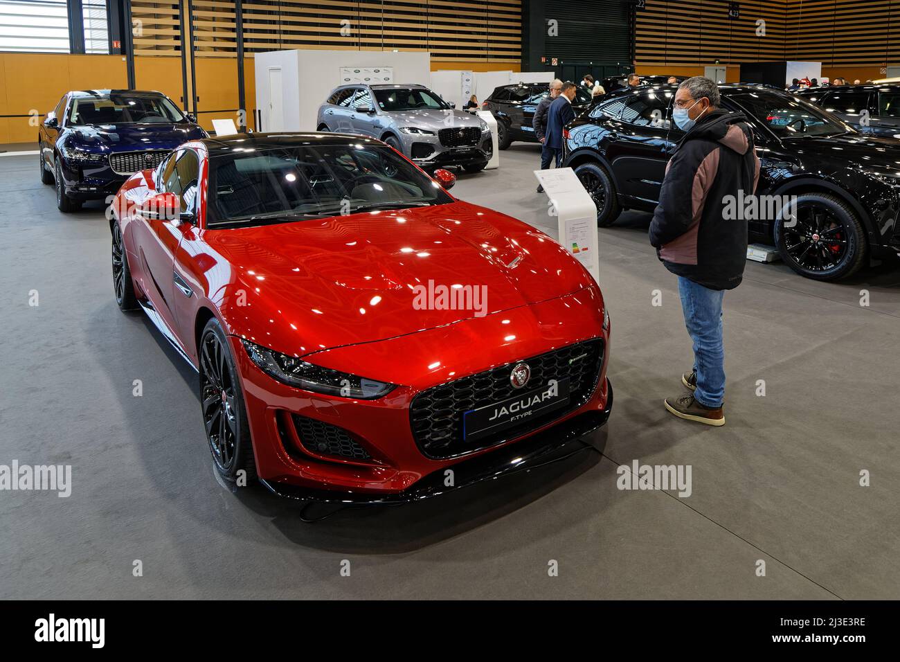 LYON, FRANKREICH, 7. April 2022 : die Lyon Motor Show findet in Eurexpo statt, wo die größten Marken ihre neuen Modelle ausstellen. Stockfoto