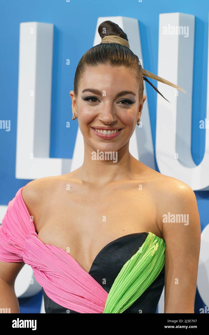 Madrid, Spanien. 07. April 2022. Ana Guerra nimmt an der Premiere von „Laura Pausini - A Pleasure to meet you“ im Capitol-Kino in Madrid Teil. (Foto: Atilano Garcia/SOPA Images/Sipa USA) Quelle: SIPA USA/Alamy Live News Stockfoto