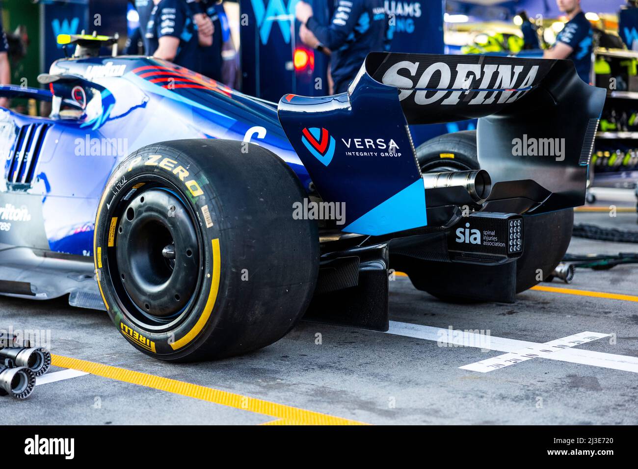 Melbourne, Australien. 07. April 2022. Pit-Stop-Training in der Boxengasse für die Scuderia AlphaTauri AT03 vor dem Grand Prix von Australien 2022 auf der Rennstrecke des Albert Park (Foto: George Hitchens/SOPA Images/Sipa USA) Credit: SIPA USA/Alamy Live News Stockfoto