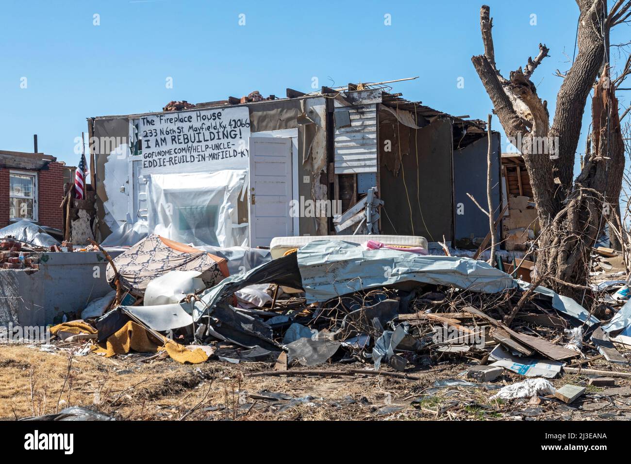 Mayfield, Kentucky - Schäden durch den Tornado vom 2021. Dezember, der Städte im Westen von Kentucky verschlingt hat. Stockfoto