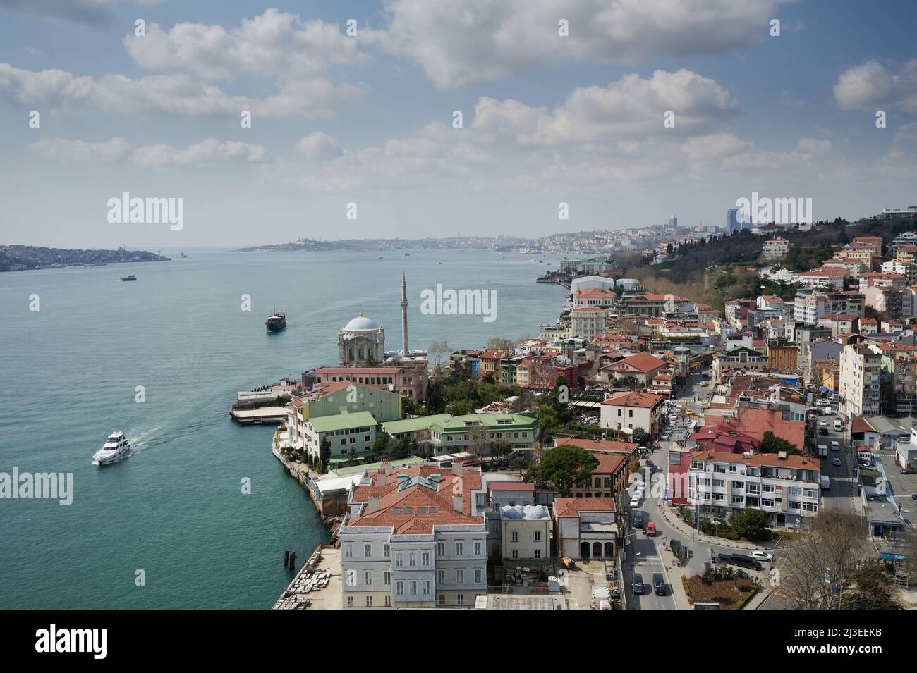 Panorama des Bosporus in Istanbul Landschaft Luftdrohne Ansicht Stockfoto