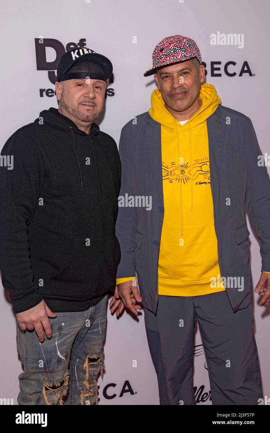 New York, Usa. 07. April 2022. DJ Double R und G-Bo The Pro besuchen die Weltpremiere von „Mixtape“ im United Palace Theatre in New York City. Kredit: SOPA Images Limited/Alamy Live Nachrichten Stockfoto